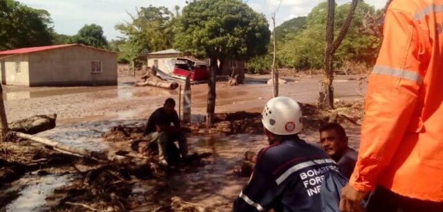 Crecida de río en Sierra de Perijá dejó 1.000 familias damnificadas y 7 desaparecidos