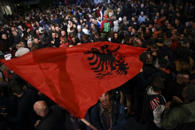 La oposición gana las legislativas en Kosovo después de una década