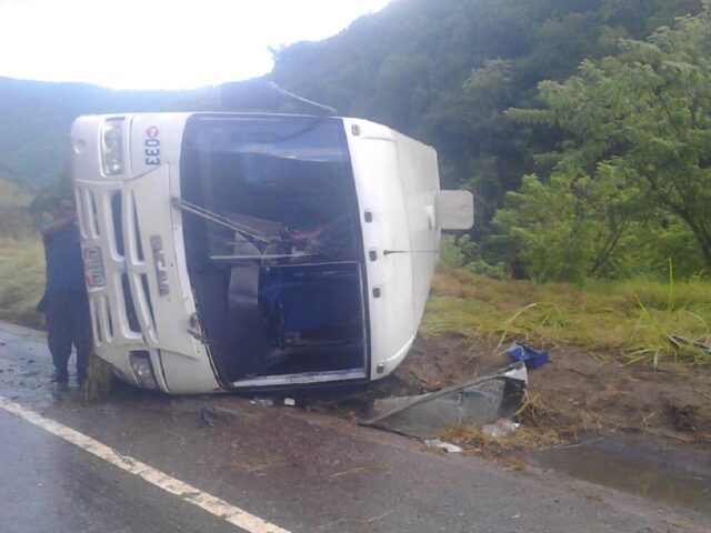 Accidente en la autopista Gran Mariscal de Ayacucho ocasionó 15 heridos