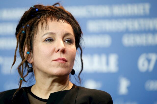 Olga Tokarczuk, de trabajadora de limpieza a ganadora del Nobel de Literatura