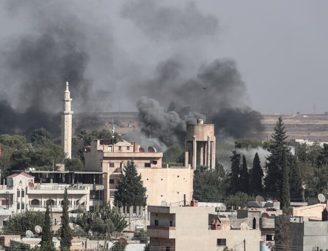Más de 60.000 desplazados en ofensiva turca en el noreste de Siria