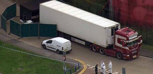 Hallaron 39 cadáveres en camión frigorífico en Inglaterra