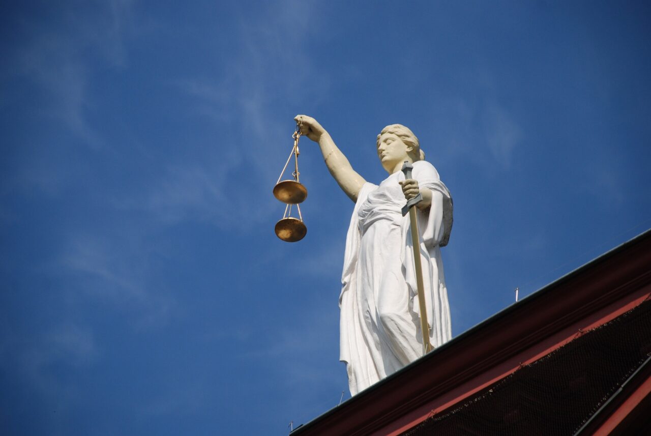 case-law-677940_1920