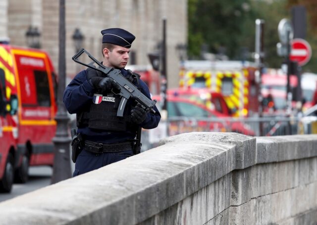 Atacante de la Prefectura de París era un radical converso al islam