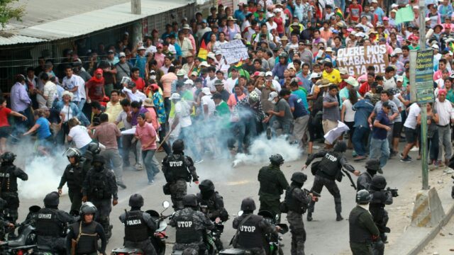 Estudiante denuncia que perdió un ojo durante protesta en Bolivia