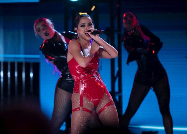 Becky G lanzó su primer álbum de estudio: Mala Santa