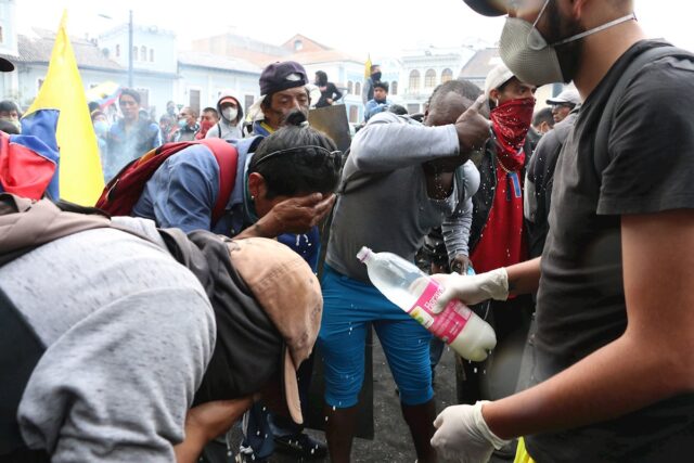 Confirman la muerte de un dirigente indígena por represión policial en Quito