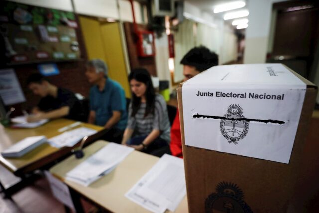 Ordenan dar primer resultado de comicios en Argentina tras el 10% escrutado