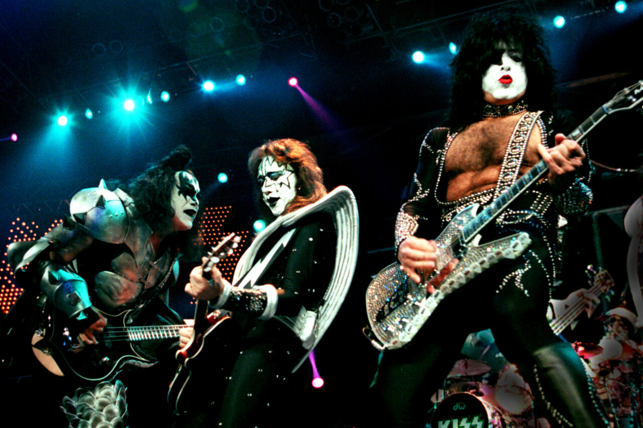 Kiss cantará en un barco en Australia para atraer tiburones blancos