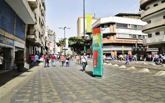 Detuvieron a dos hombres y dos mujeres por robo en centro comercial de Sabana Grande