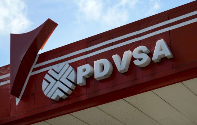 En Pdvsa preparan reducción de personal a petición de los rusos