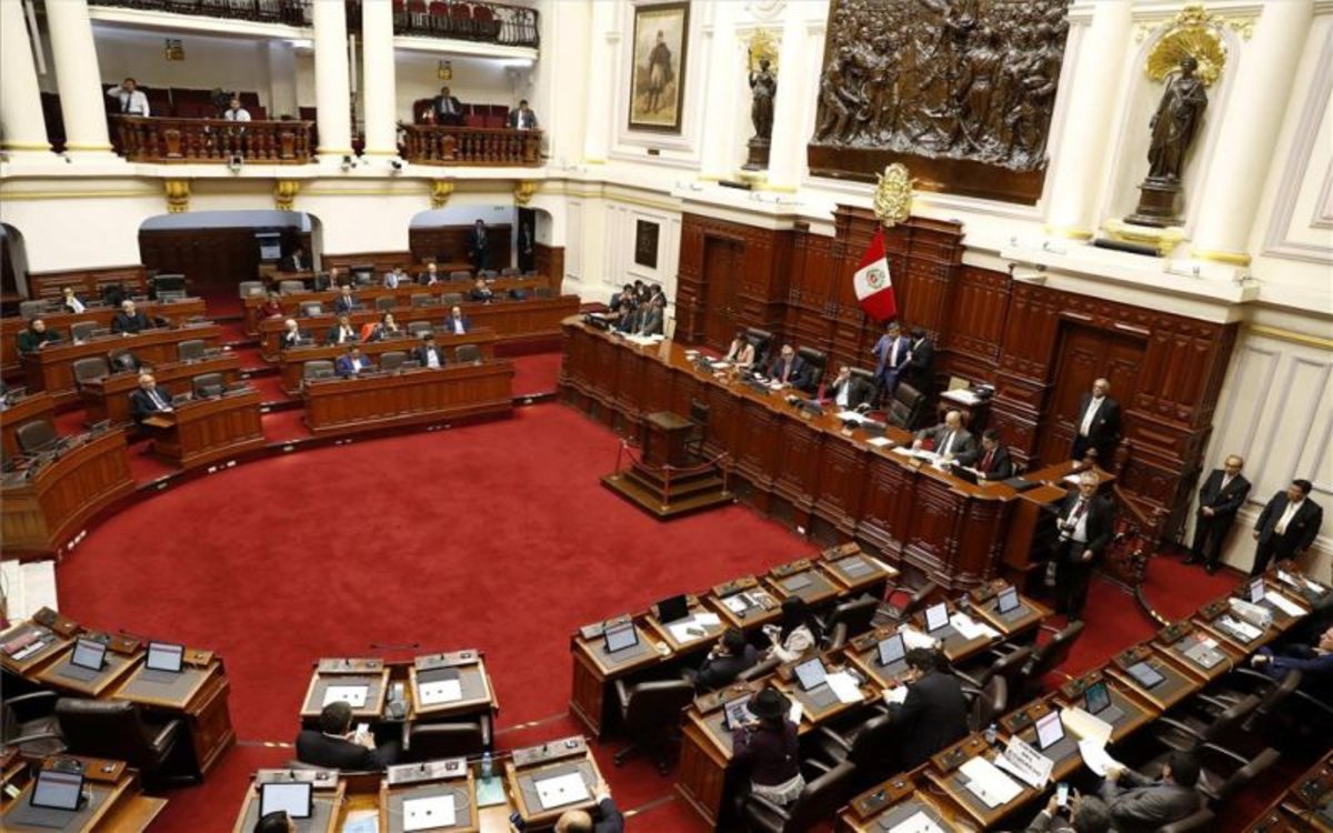 Congreso de Perú pide a Tribunal Constitucional que anule su disolución