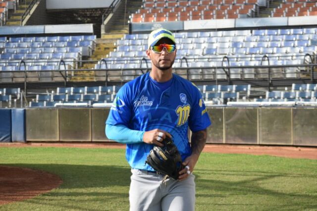 Ronny Cedeño se incorporó a las prácticas del Magallanes