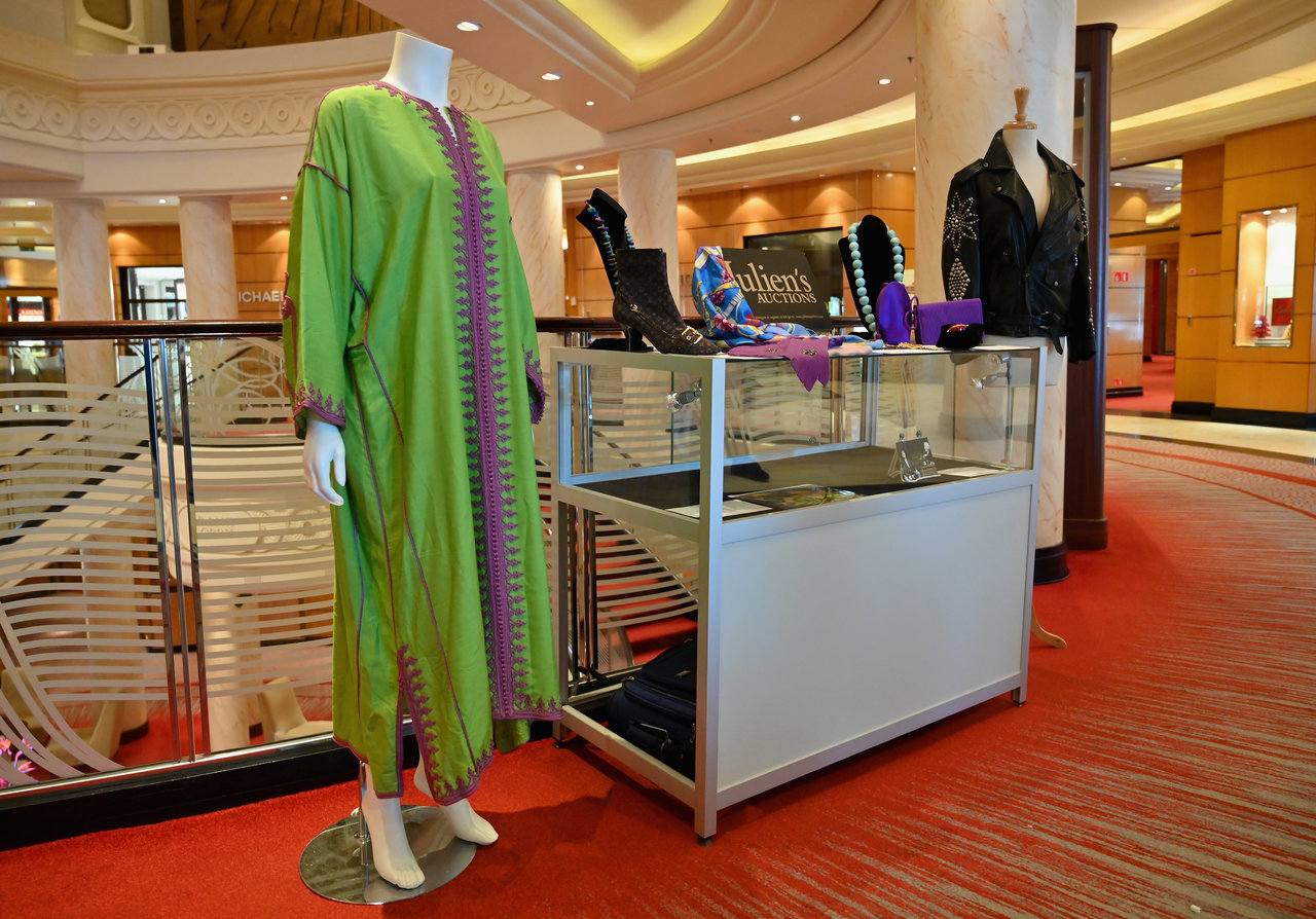 DOUNIAMAG-US-ENTERTAINMENT-FILM-AUCTION-TAYLOR