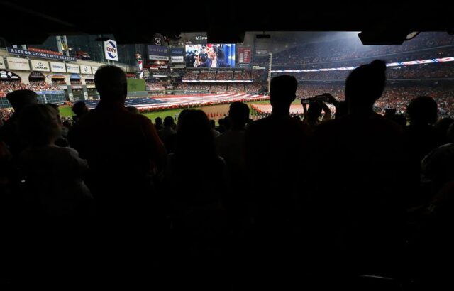 Houston comenzó a vivir la fiesta del Clásico de Otoño