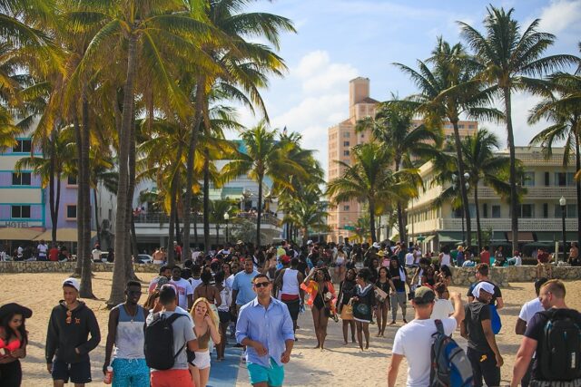 Posponen indefinidamente festival en Miami Beach con artistas latinos