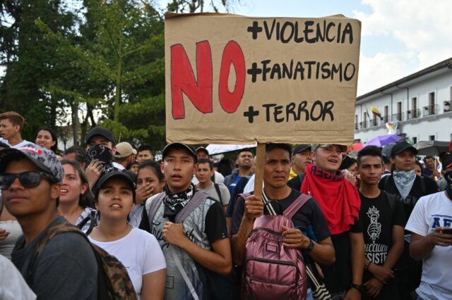 Declaran toque de queda en Cali por vandalismo durante jornada de protesta en Colombia