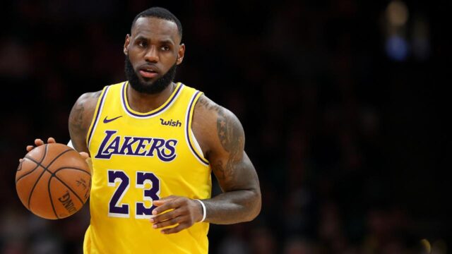 James lideró la victoria de los Lakers y Clippers sufrió la expulsión de Rivers