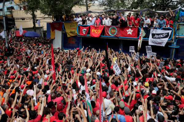 Lula dice que fue a la cárcel y no al exilio para probar mentira en su contra