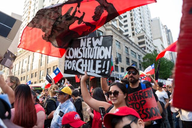 Centenares de manifestantes corearon “Chile despertó” en Australia