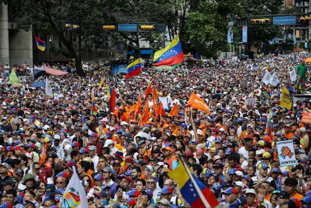 La protesta opositora en Venezuela se pierde en un laberinto