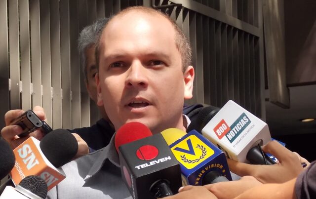 “El año que viene deben realizarse elecciones presidenciales y parlamentarias”