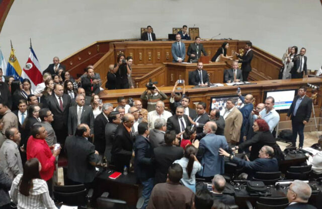 Entre riñas y griteríos, AN celebró el 1.° Encuentro Parlamentario por la Libertad