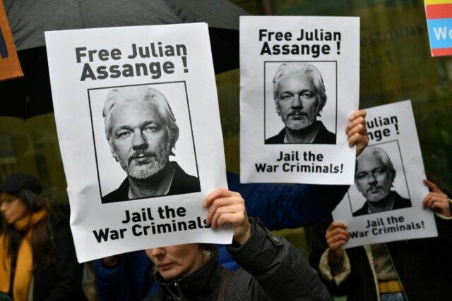 Más de 60 médicos expresaron su preocupación por la salud de Julian Assange