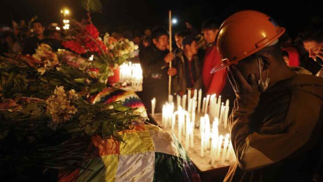 Forenses investigan las nueve muertes en disturbios en Bolivia