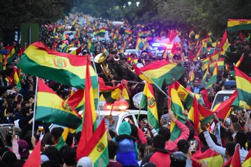 [VIDEO] Bolivianos salieron a las calles a festejar la renuncia de Evo Morales