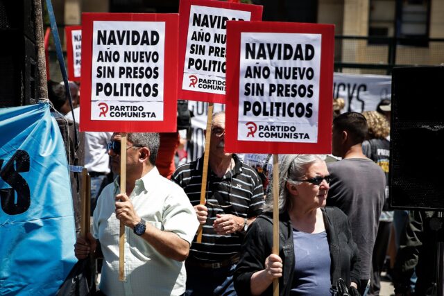 Cientos de personas claman por la libertad de ex funcionarios kirchneristas