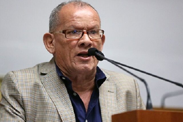 Adolfo Superlano: Los buenos oficios de amigos nos consiguieron los pasajes