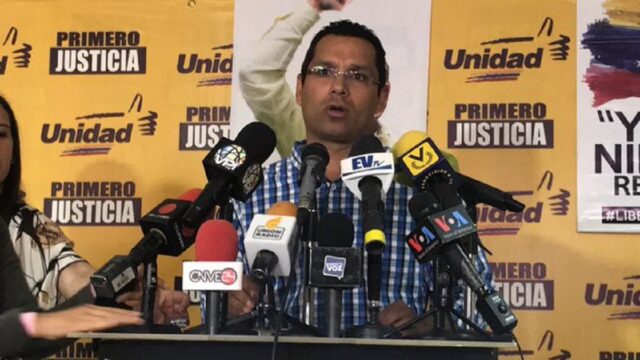Leonardo Regnault: Presión internacional y de calle puede lograr un cambio