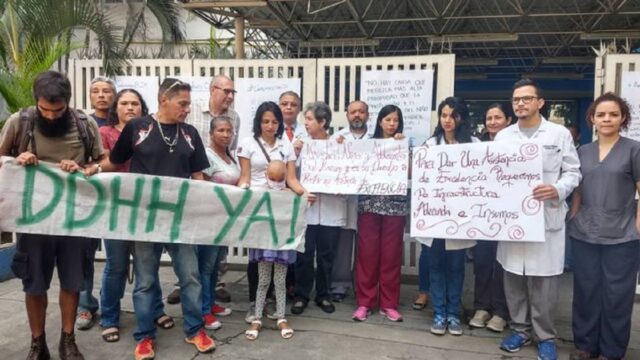 Familiares de pacientes y sociedad civil protestaron en el J. M. de los Ríos