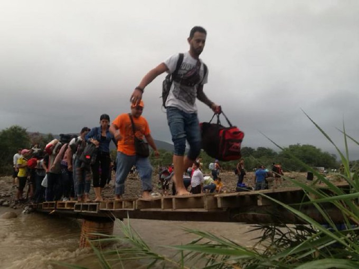 Entre 3.000 y 5.000 pesos cobran a venezolanos que cruzan por trochas