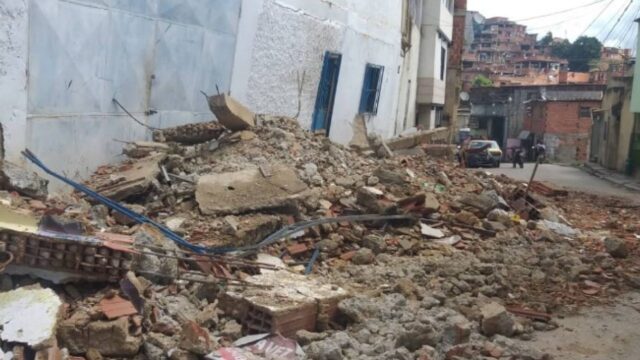 Más 150 viviendas están en riesgo de derrumbarse en Petare
