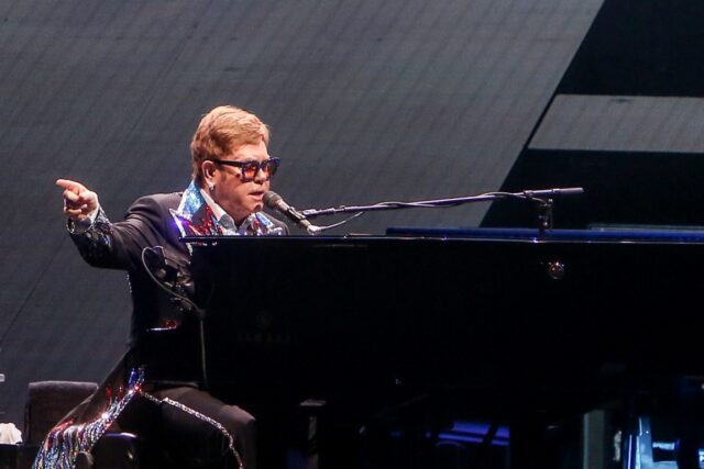 Elton John sintió terror de actuar sobrio después de su rehabilitación