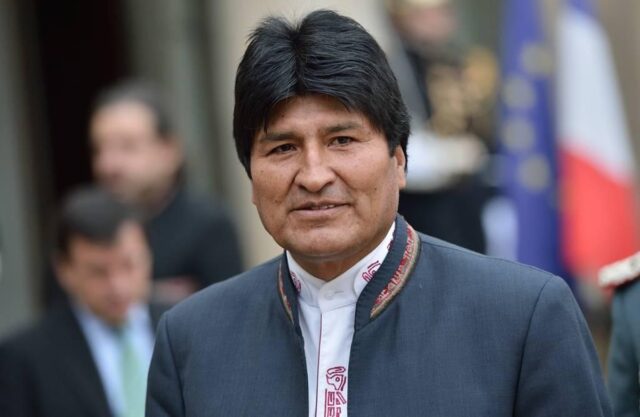 La fotografía de Evo Morales a bordo del avión mexicano