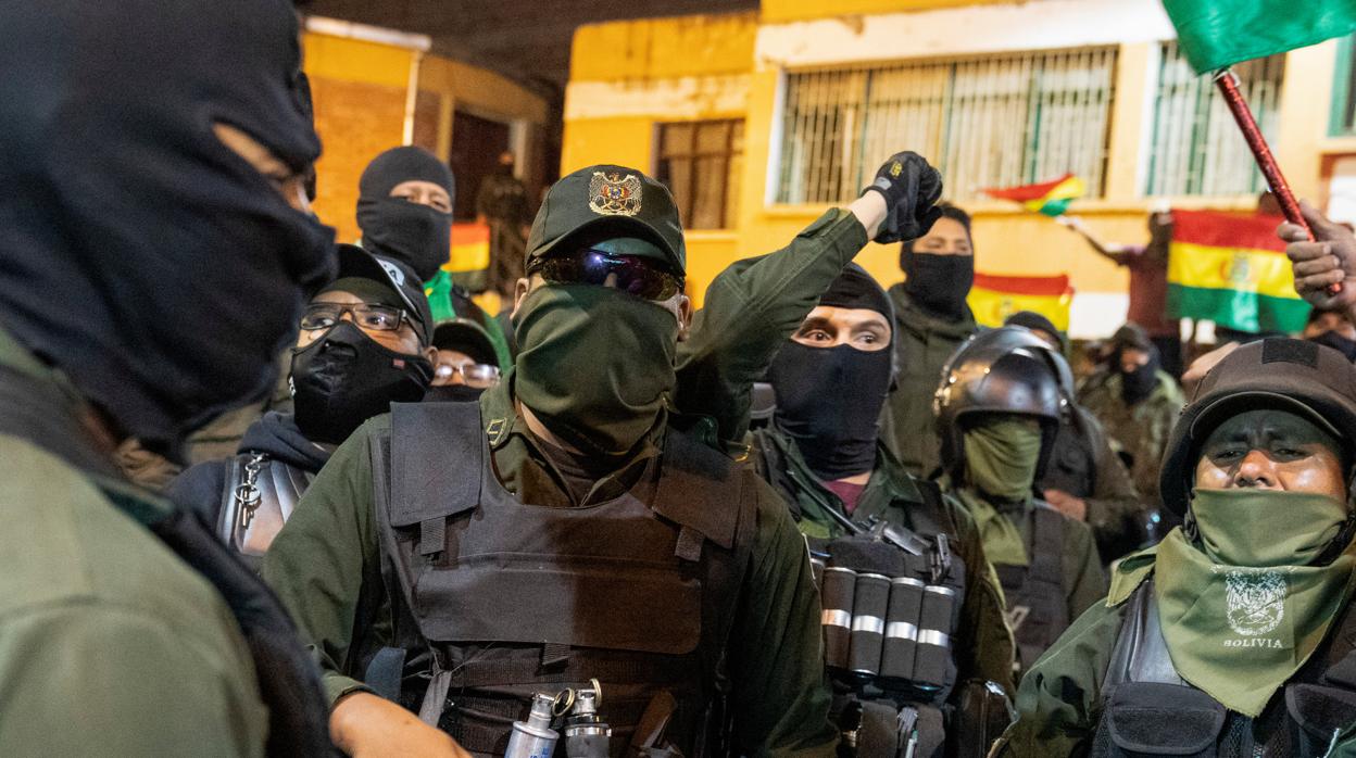 Evo Morales habló de golpe de Estado tras los motines policiales