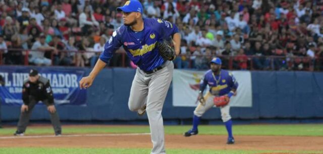 Yohan Pino es el ganador del premio Carrao Bracho como Pitcher del Año