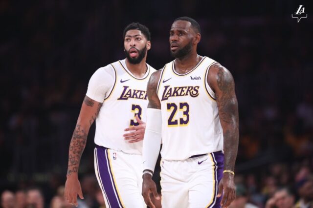 Lakers y Bucks son favoritos en los sitios de apuestas para ganar el título