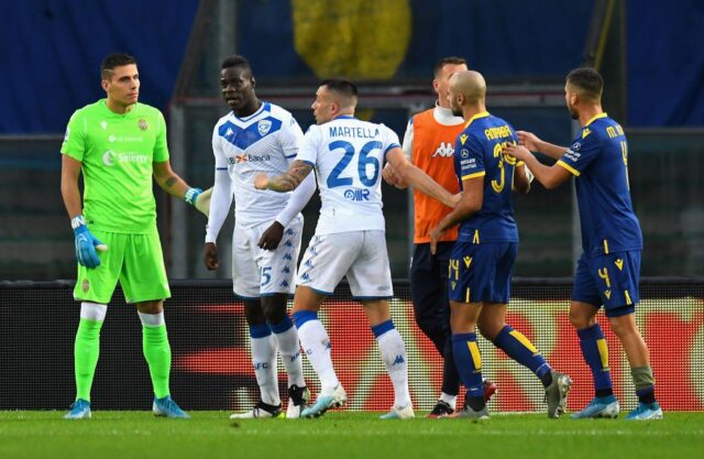 [VIDEO] Balotelli fue víctima de insultos racistas en su encuentro contra el Hellas