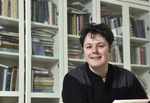 Artes del vidrio / Poesía presentada y traducida por Beverly Pérez Rego / Ilya Kaminsky: República sorda