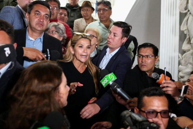 Jeanine Áñez agradeció a Juan Guaidó por reconocer su gobierno