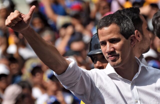 Guaidó felicitó a Luis Lacalle por ganar las elecciones presidenciales de Uruguay