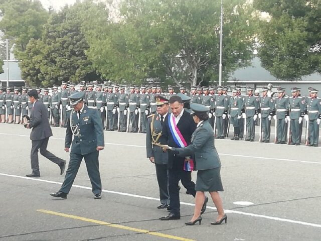 Fuerzas Armadas de Bolivia reconocen al ministro de Defensa designado por Áñez