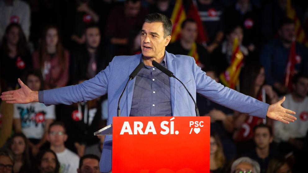 Pedro Sánchez cerró campaña en Barcelona frente a franquistas e independentistas