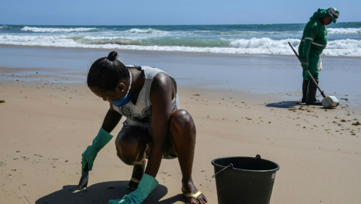 Playas Brasil afectadas por derrame de petróleo