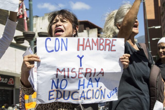 Maestros en Guárico seguirán protestando si el régimen no cumple