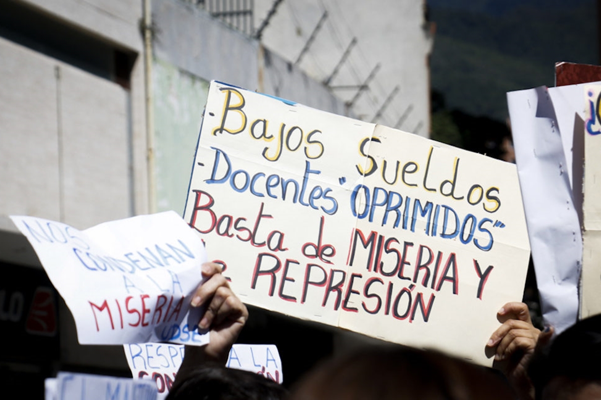 Protesta profesores y maestros